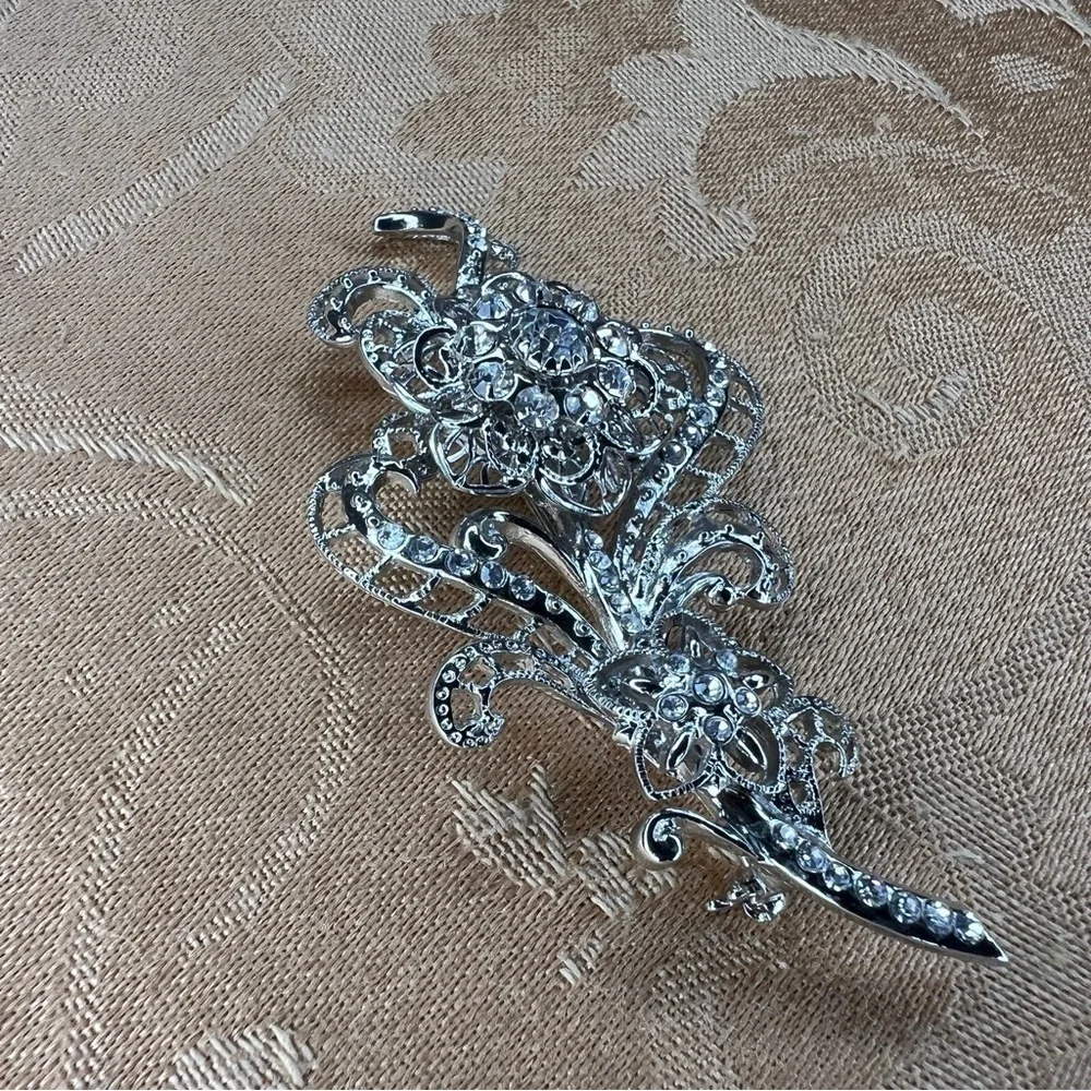 VINTAGE AVON FLORAL SILVER BROOCH PIN RETRO RHINESTONE ACCENT